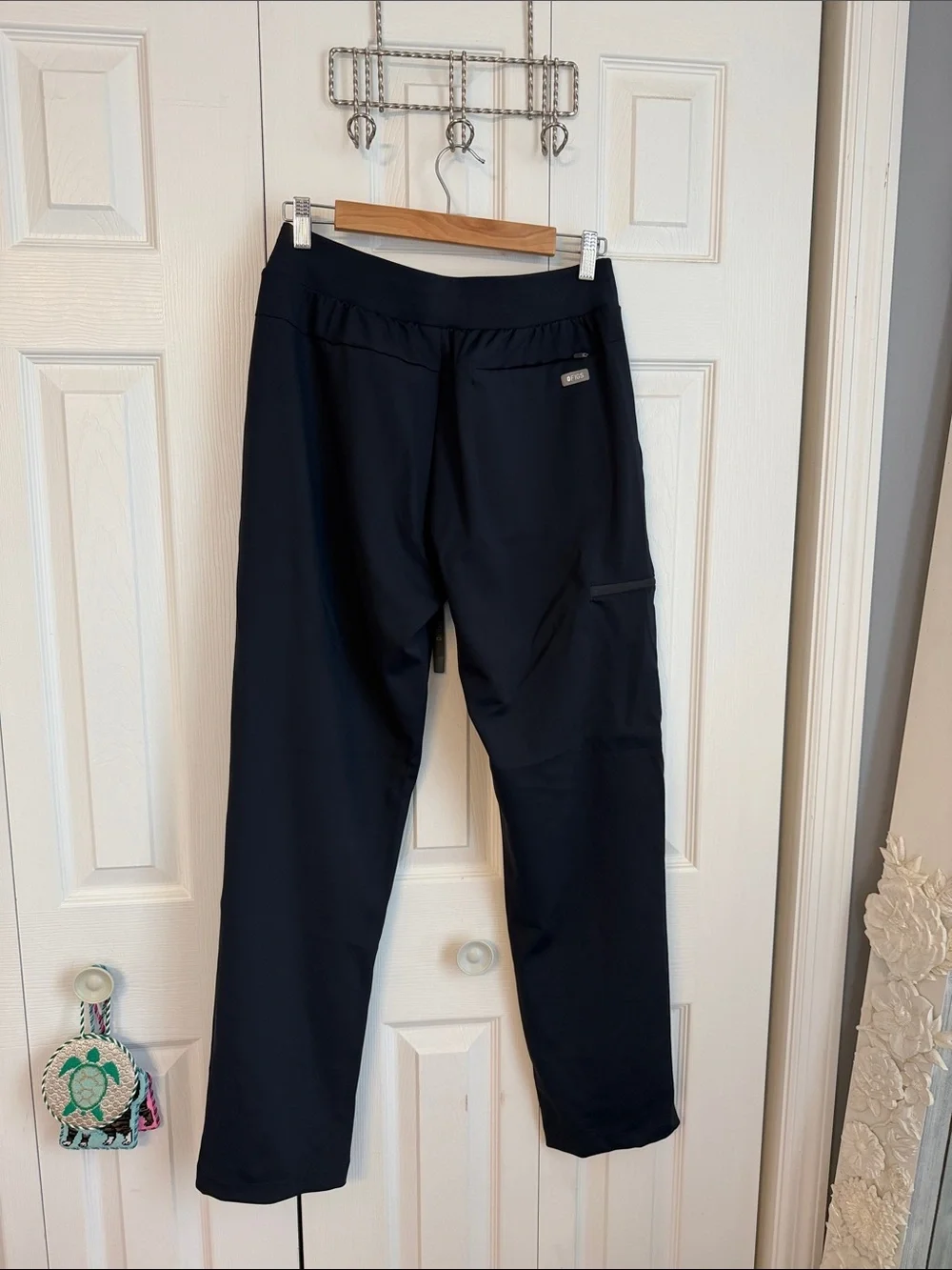 Very good used figs, Norris straight leg, scrub, pant size medium